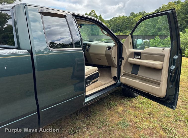 image for item EJ7626 2004 Ford F150 XLT SuperCab pickup truck