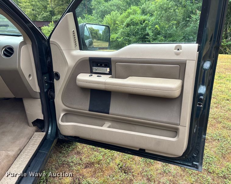 image for item EJ7626 2004 Ford F150 XLT SuperCab pickup truck