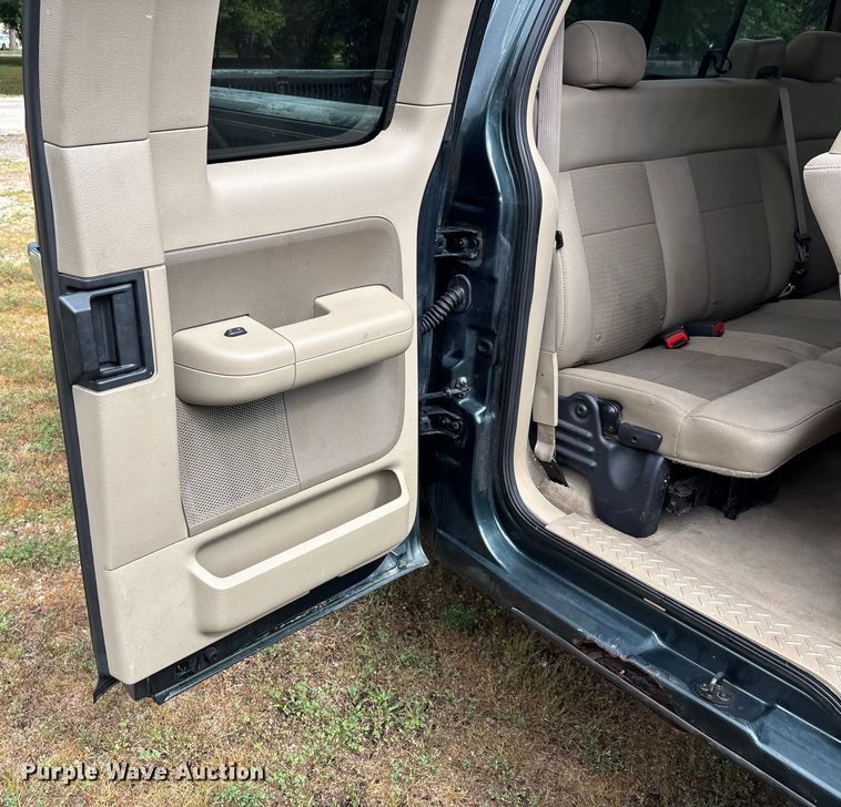 image for item EJ7626 2004 Ford F150 XLT SuperCab pickup truck