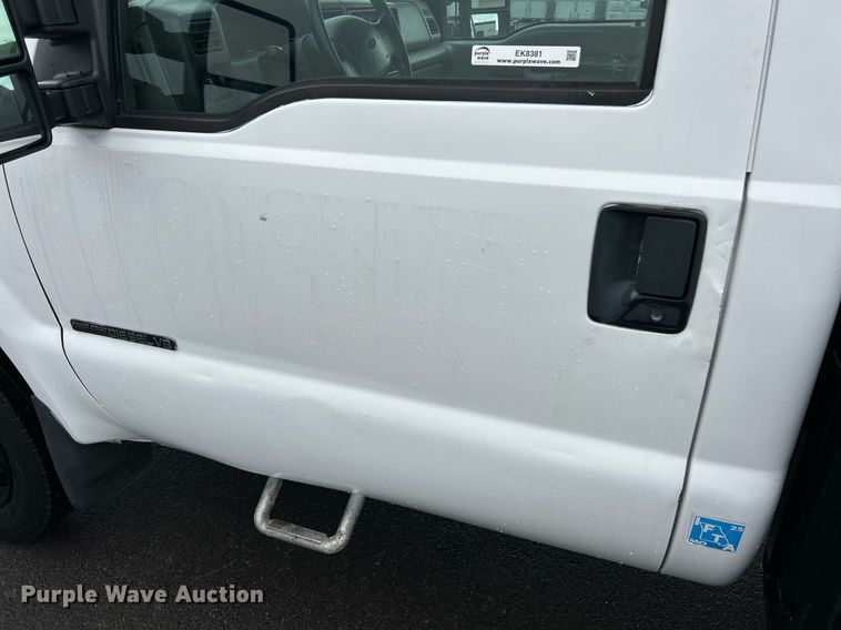 image for item EK8381 2000 Ford F550 Super Duty flatbed truck