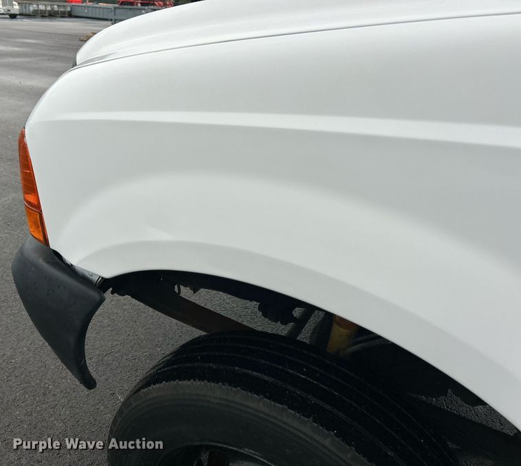 image for item EK8381 2000 Ford F550 Super Duty flatbed truck