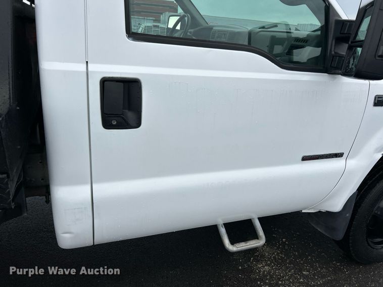 image for item EK8381 2000 Ford F550 Super Duty flatbed truck