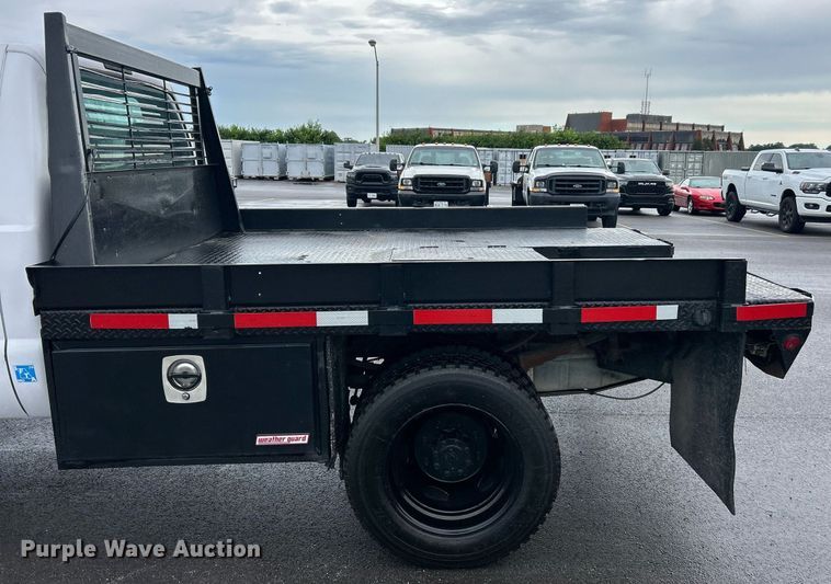 image for item EK8381 2000 Ford F550 Super Duty flatbed truck
