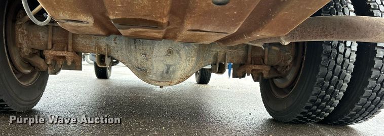 image for item EK8381 2000 Ford F550 Super Duty flatbed truck