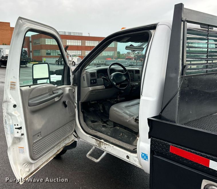 image for item EK8381 2000 Ford F550 Super Duty flatbed truck