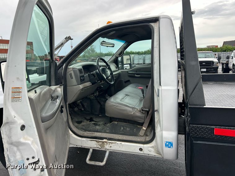 image for item EK8381 2000 Ford F550 Super Duty flatbed truck