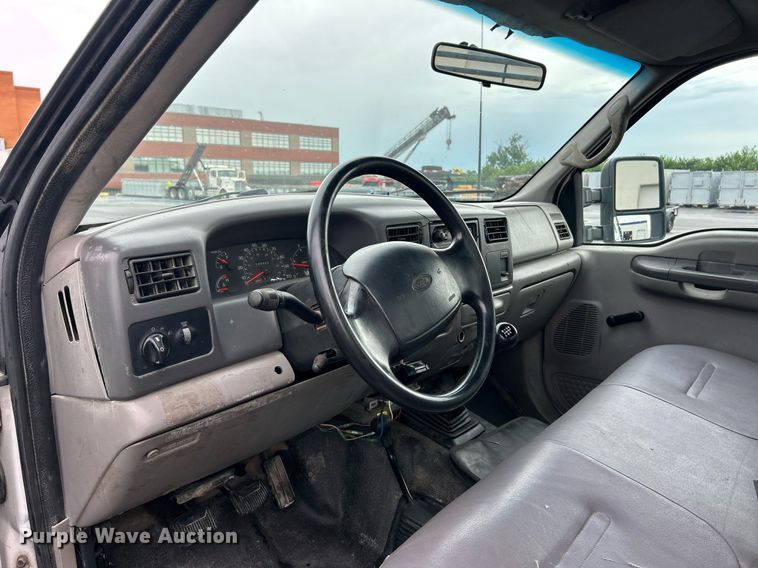 image for item EK8381 2000 Ford F550 Super Duty flatbed truck