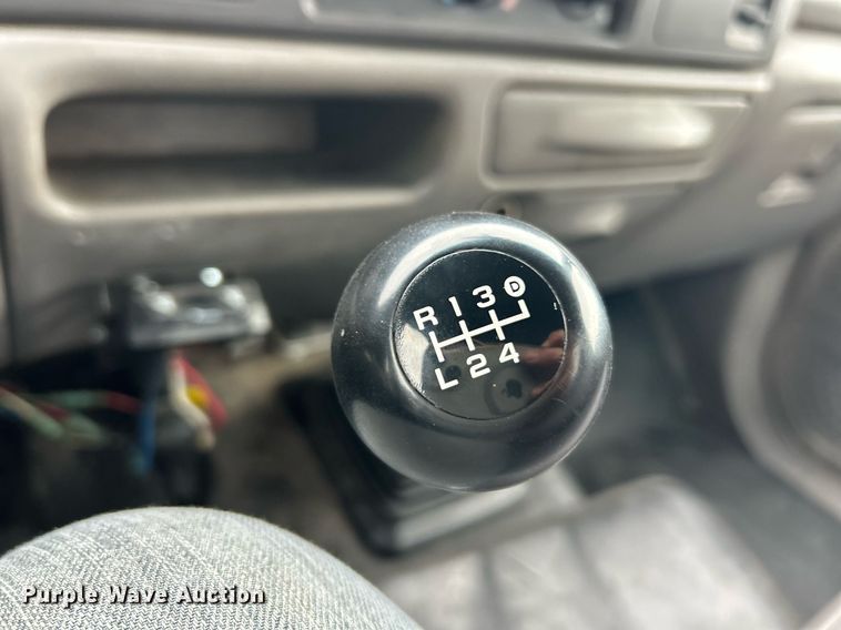 image for item EK8381 2000 Ford F550 Super Duty flatbed truck