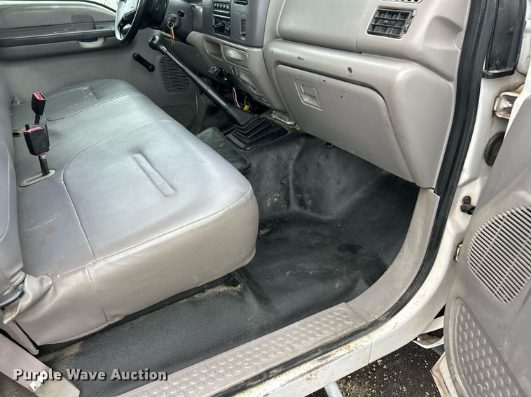 image for item EK8381 2000 Ford F550 Super Duty flatbed truck