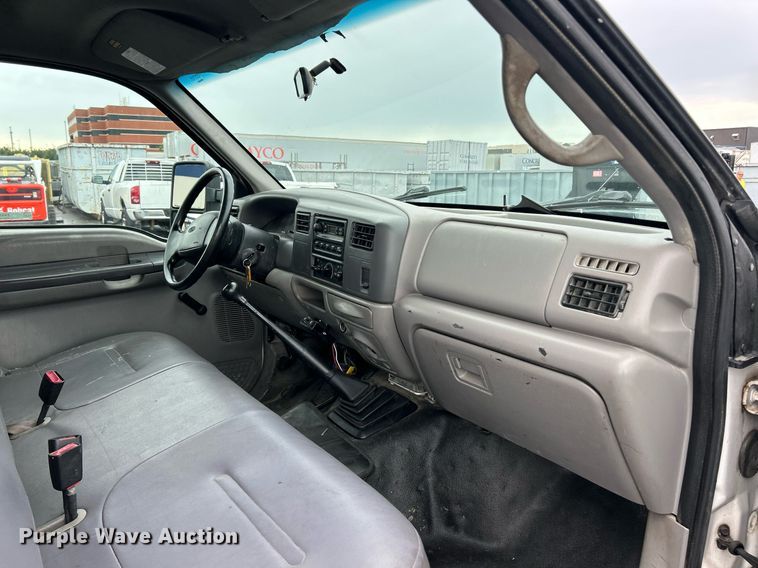 image for item EK8381 2000 Ford F550 Super Duty flatbed truck