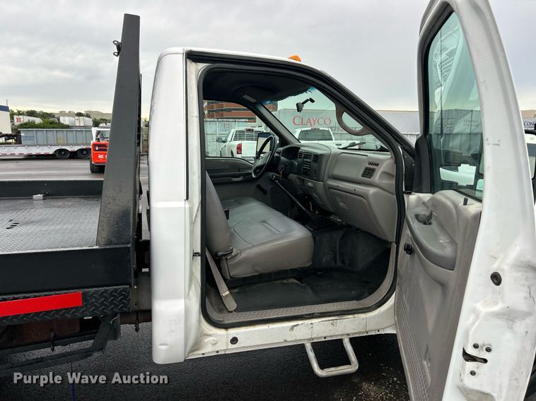 image for item EK8381 2000 Ford F550 Super Duty flatbed truck