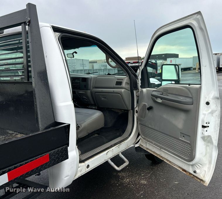 image for item EK8381 2000 Ford F550 Super Duty flatbed truck