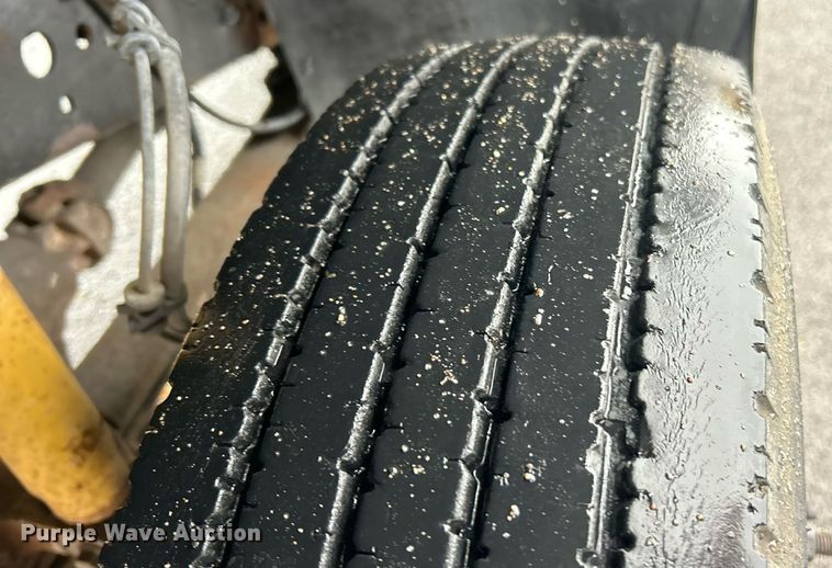 image for item EK8381 2000 Ford F550 Super Duty flatbed truck