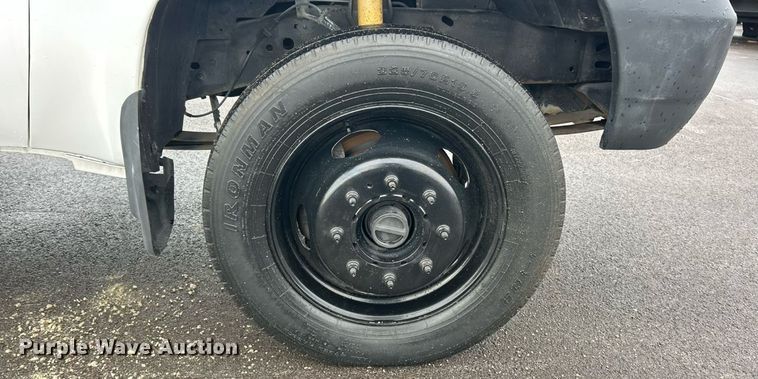 image for item EK8381 2000 Ford F550 Super Duty flatbed truck