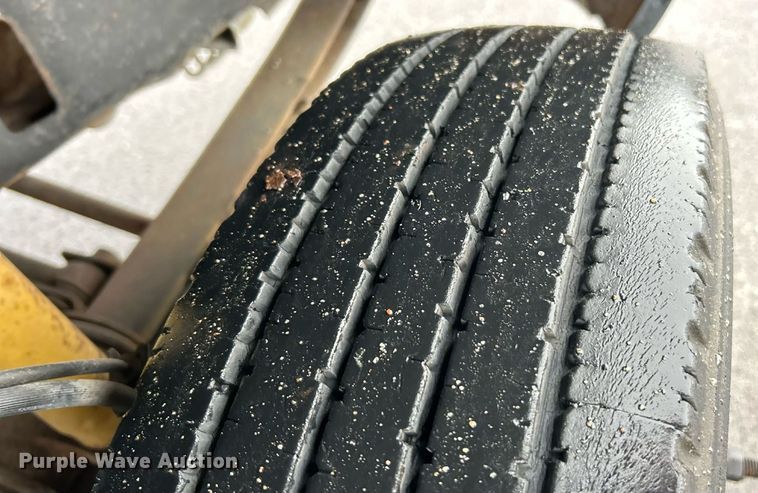 image for item EK8381 2000 Ford F550 Super Duty flatbed truck