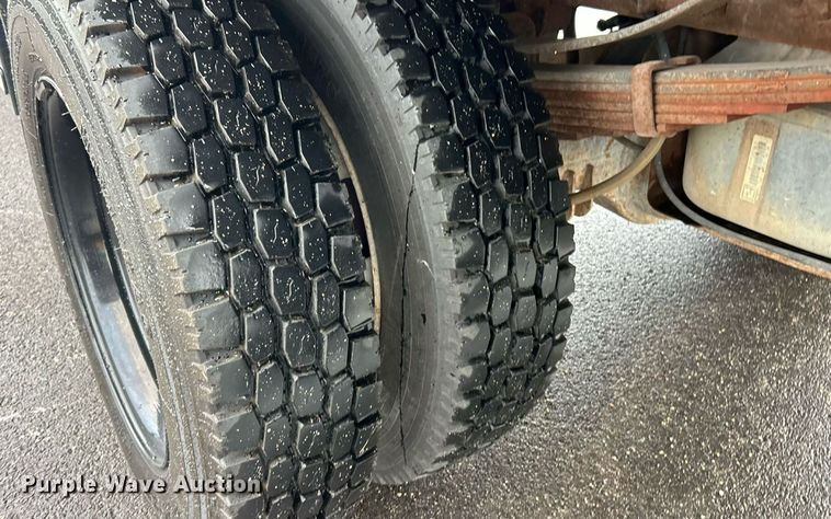 image for item EK8381 2000 Ford F550 Super Duty flatbed truck