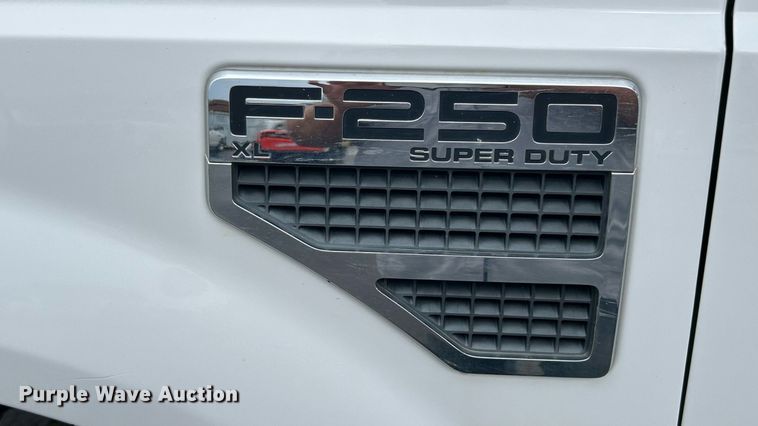 image for item EK8382 2009 Ford F250 Super Duty SuperCab flatbed pickup truck