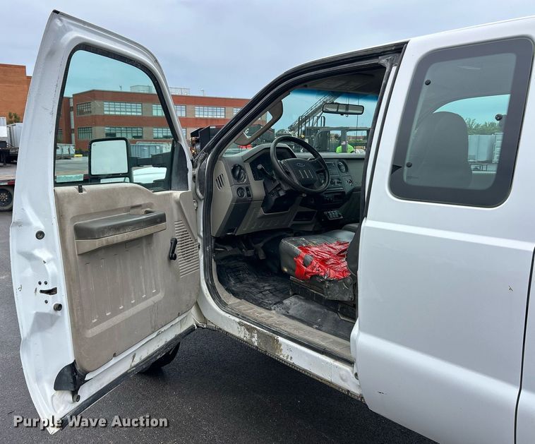 image for item EK8382 2009 Ford F250 Super Duty SuperCab flatbed pickup truck