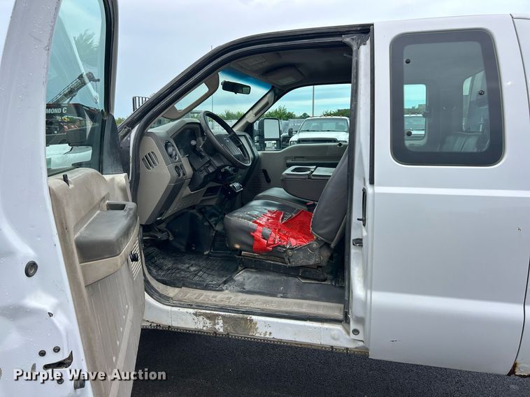 image for item EK8382 2009 Ford F250 Super Duty SuperCab flatbed pickup truck