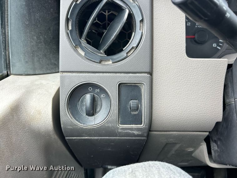 image for item EK8382 2009 Ford F250 Super Duty SuperCab flatbed pickup truck