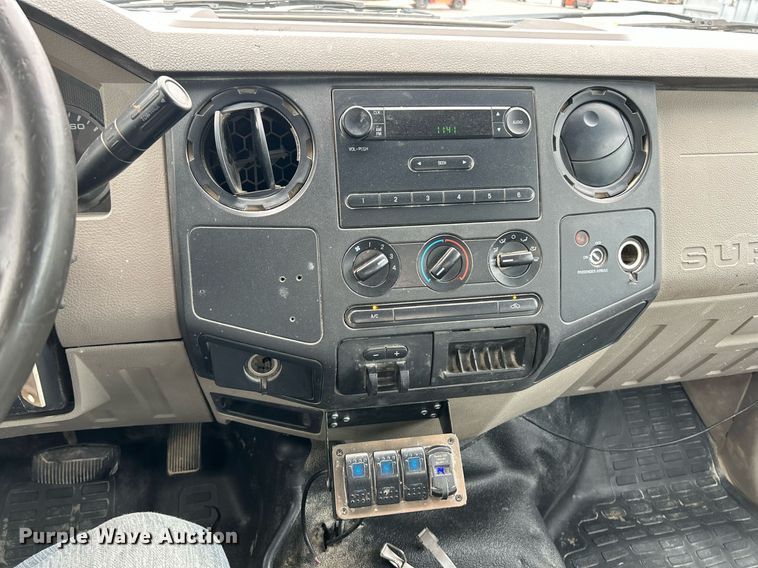 image for item EK8382 2009 Ford F250 Super Duty SuperCab flatbed pickup truck