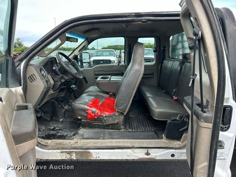 image for item EK8382 2009 Ford F250 Super Duty SuperCab flatbed pickup truck