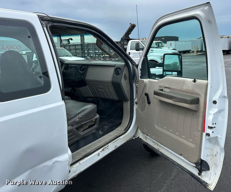 image for item EK8382 2009 Ford F250 Super Duty SuperCab flatbed pickup truck