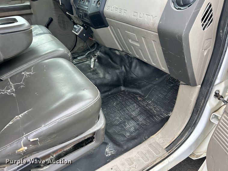 image for item EK8382 2009 Ford F250 Super Duty SuperCab flatbed pickup truck