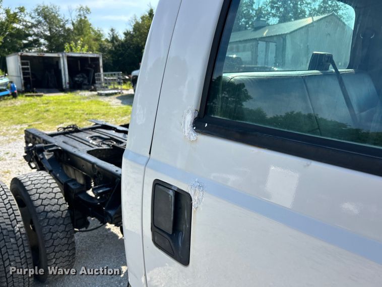 image for item EK8413 2009 Ford F550 Crew Cab truck cab and chassis
