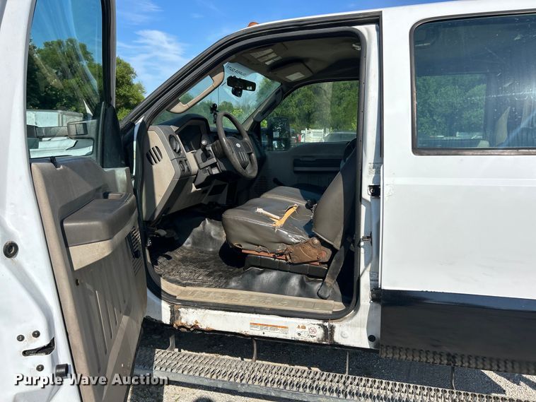 image for item EK8413 2009 Ford F550 Crew Cab truck cab and chassis