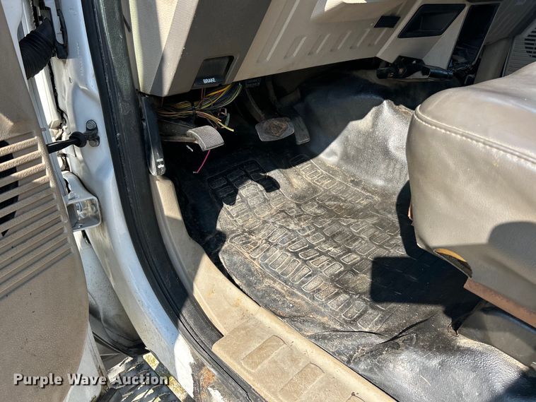 image for item EK8413 2009 Ford F550 Crew Cab truck cab and chassis