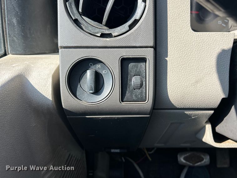 image for item EK8413 2009 Ford F550 Crew Cab truck cab and chassis