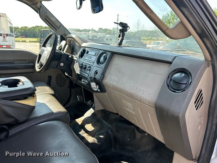 image for item EK8413 2009 Ford F550 Crew Cab truck cab and chassis