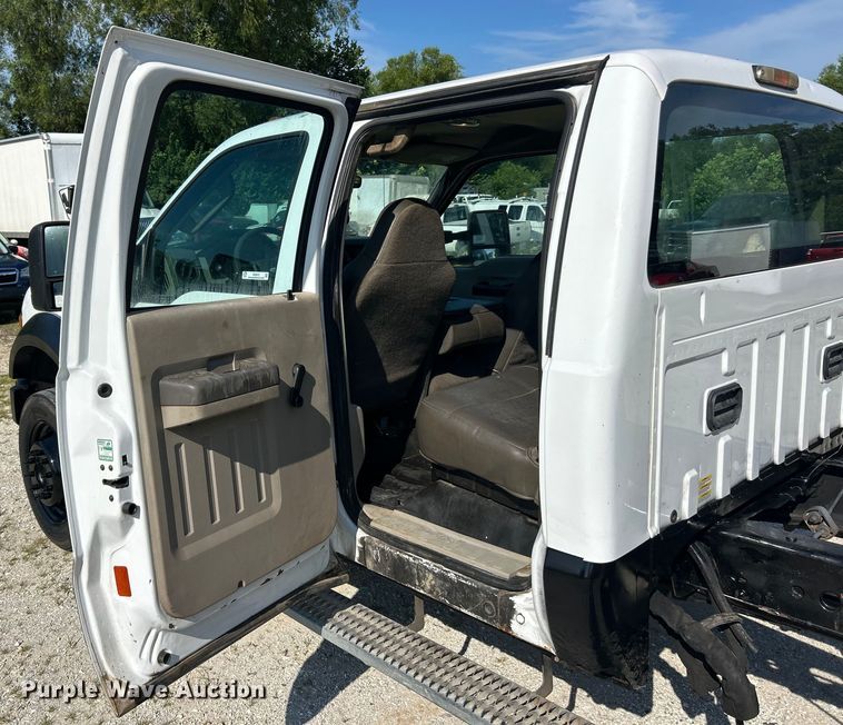 image for item EK8413 2009 Ford F550 Crew Cab truck cab and chassis