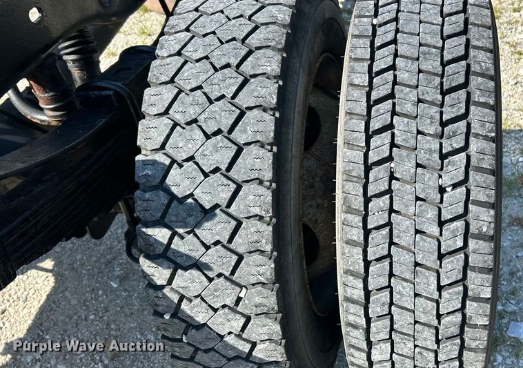 image for item EK8413 2009 Ford F550 Crew Cab truck cab and chassis