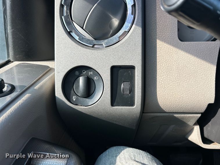 image for item EK8414 2008 Ford F250 Super Duty XL Crew Cab pickup truck