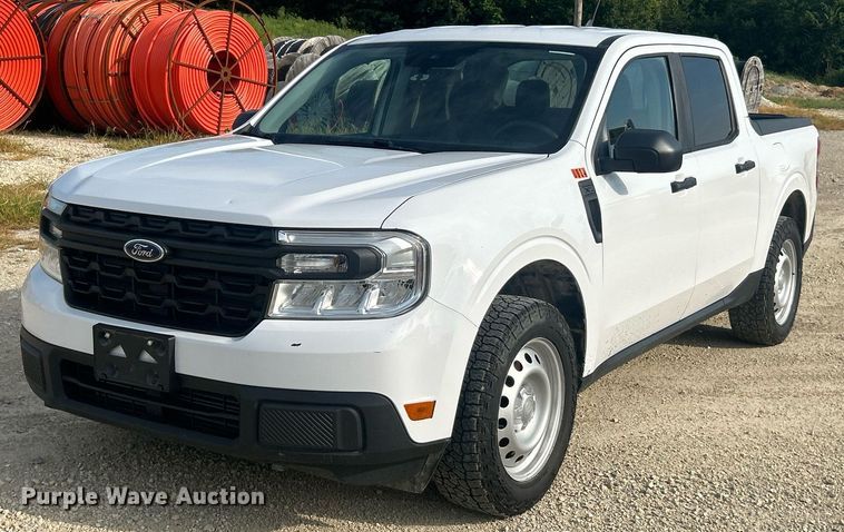 image for item EK8417 2022 Ford Maverick XL Crew Cab pickup truck