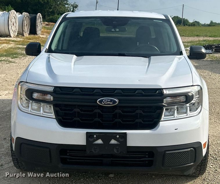 image for item EK8417 2022 Ford Maverick XL Crew Cab pickup truck