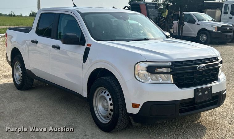 image for item EK8417 2022 Ford Maverick XL Crew Cab pickup truck