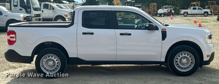 image for item EK8417 2022 Ford Maverick XL Crew Cab pickup truck