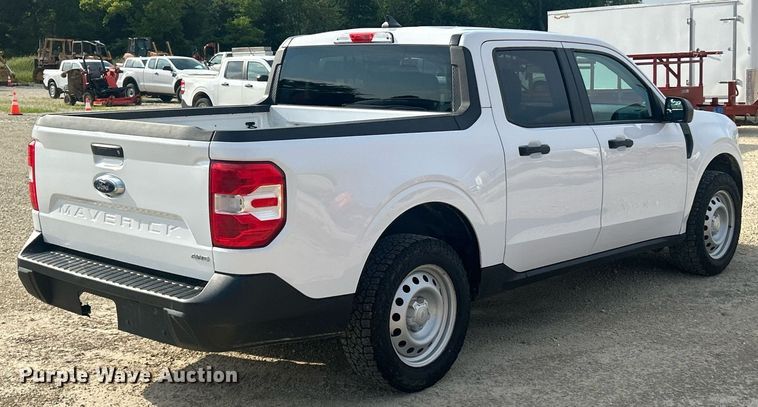 image for item EK8417 2022 Ford Maverick XL Crew Cab pickup truck