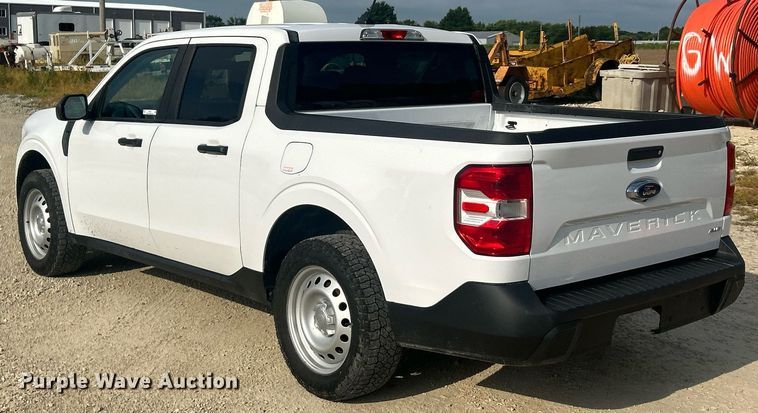 image for item EK8417 2022 Ford Maverick XL Crew Cab pickup truck