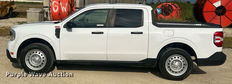 image for item EK8417 2022 Ford Maverick XL Crew Cab pickup truck