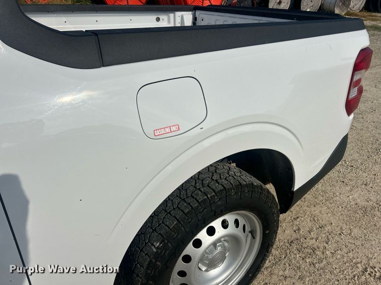 image for item EK8417 2022 Ford Maverick XL Crew Cab pickup truck