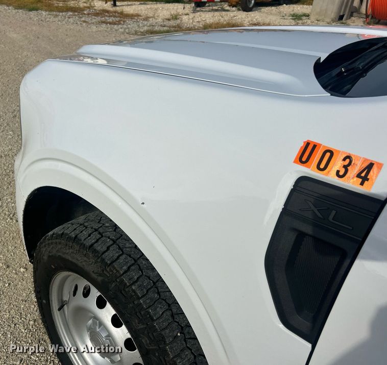 image for item EK8417 2022 Ford Maverick XL Crew Cab pickup truck