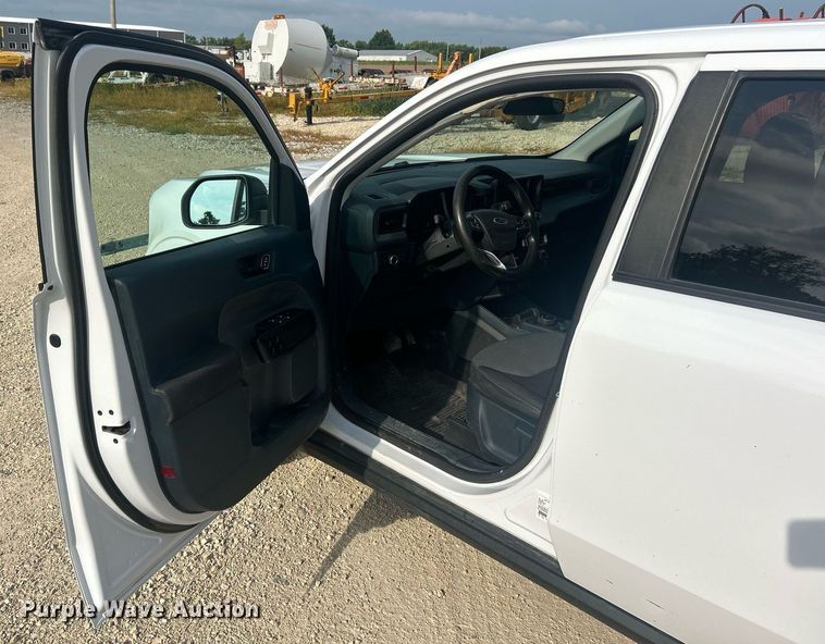 image for item EK8417 2022 Ford Maverick XL Crew Cab pickup truck