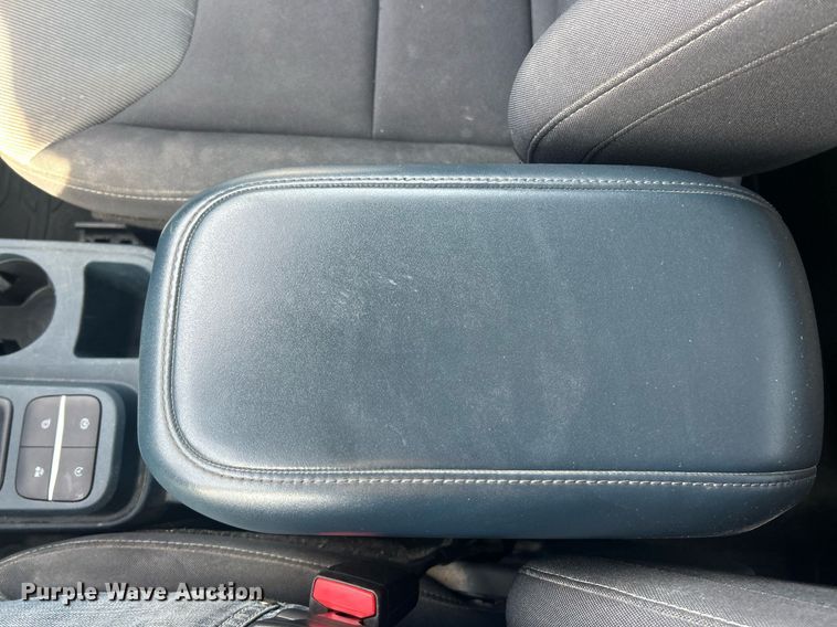 image for item EK8417 2022 Ford Maverick XL Crew Cab pickup truck