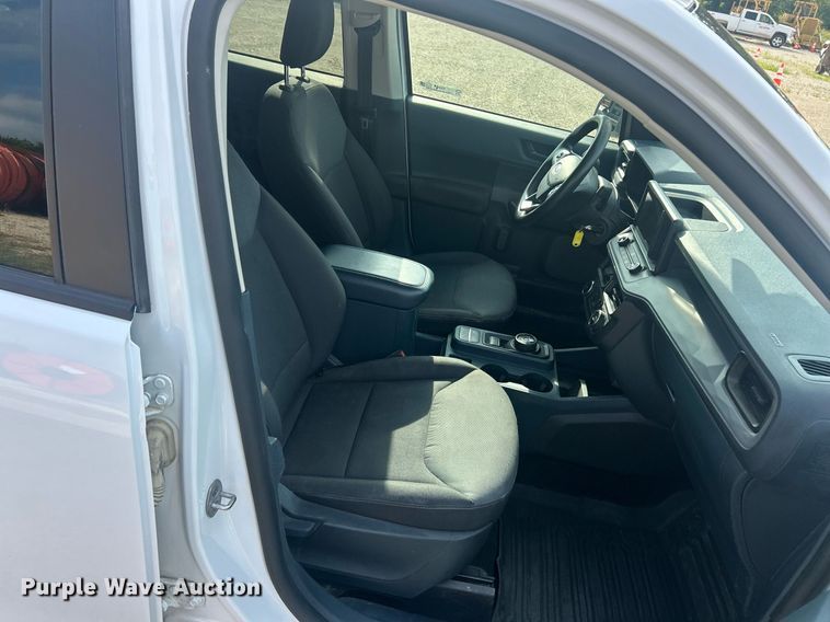 image for item EK8417 2022 Ford Maverick XL Crew Cab pickup truck