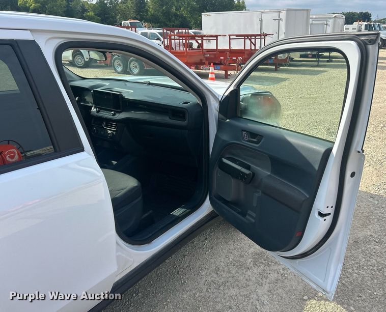 image for item EK8417 2022 Ford Maverick XL Crew Cab pickup truck