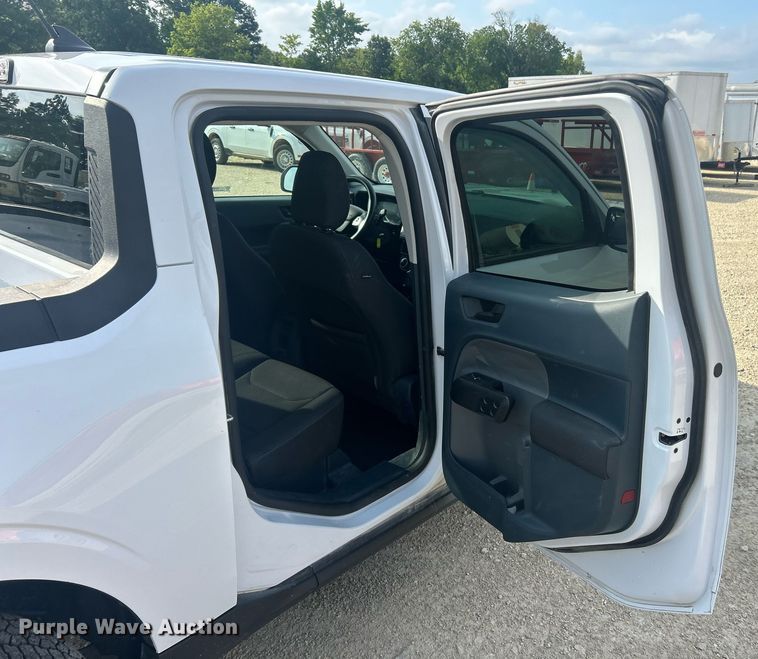 image for item EK8417 2022 Ford Maverick XL Crew Cab pickup truck